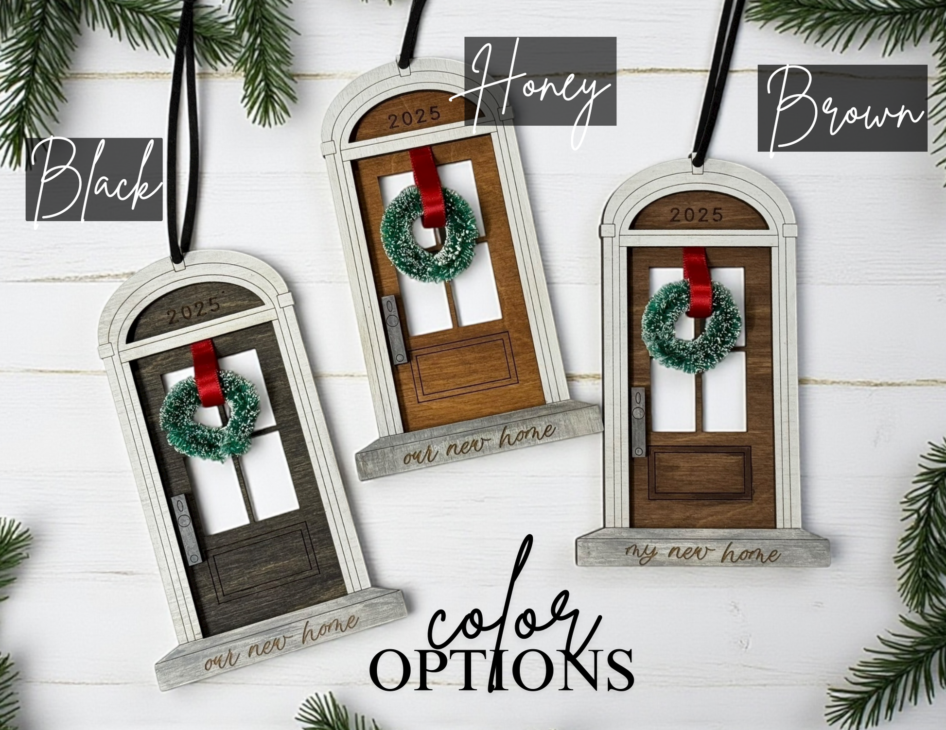 Decorative door ornaments with wreaths on a white wooden background, showing color options.